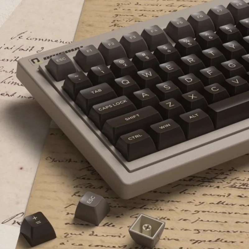 لوحة مفاتيح ميكانيكية لاسلكية  - مراجعة Retro Gaming Laptop وسعره